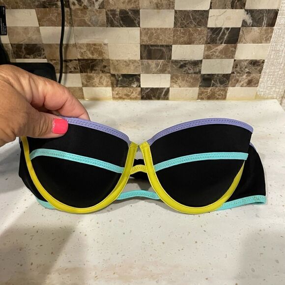 Victoria’s Secret Bikini Top  - Picture 2 of 4